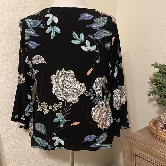 Floral Top - Picture 4 of 6